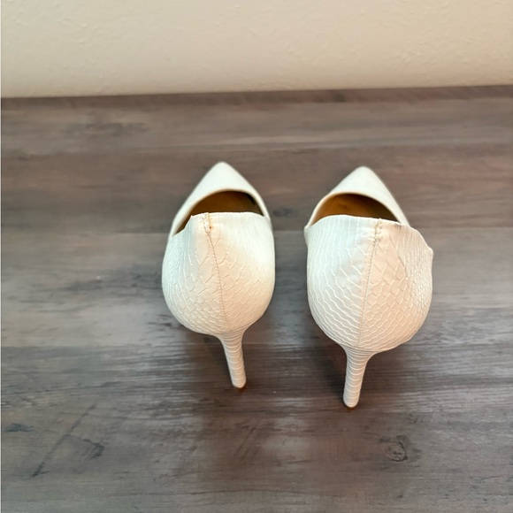 Jessica Simpson Cream Textured Heels - Picture 2 of 4